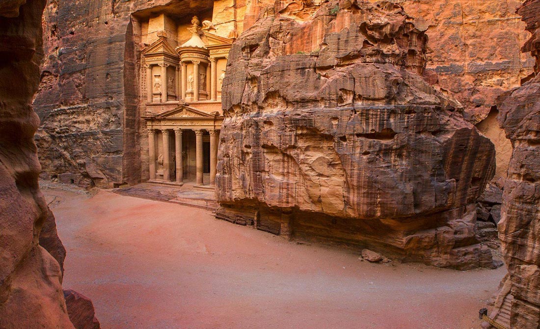 Salma Tours Jordan tours, Petra visit and holidays to Jordan. 